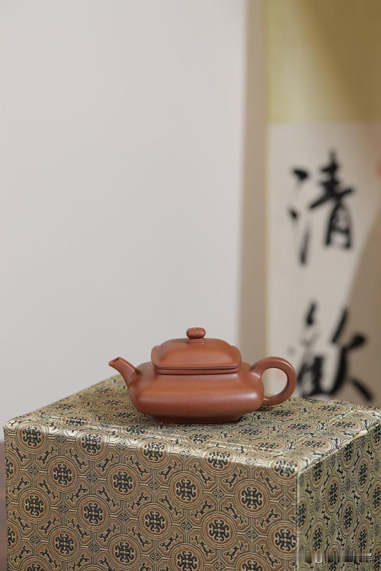 “紫砂壶”能养出包浆吗？显微镜下告诉你真相！很多刚入坑的壶友常问我：“为什么我