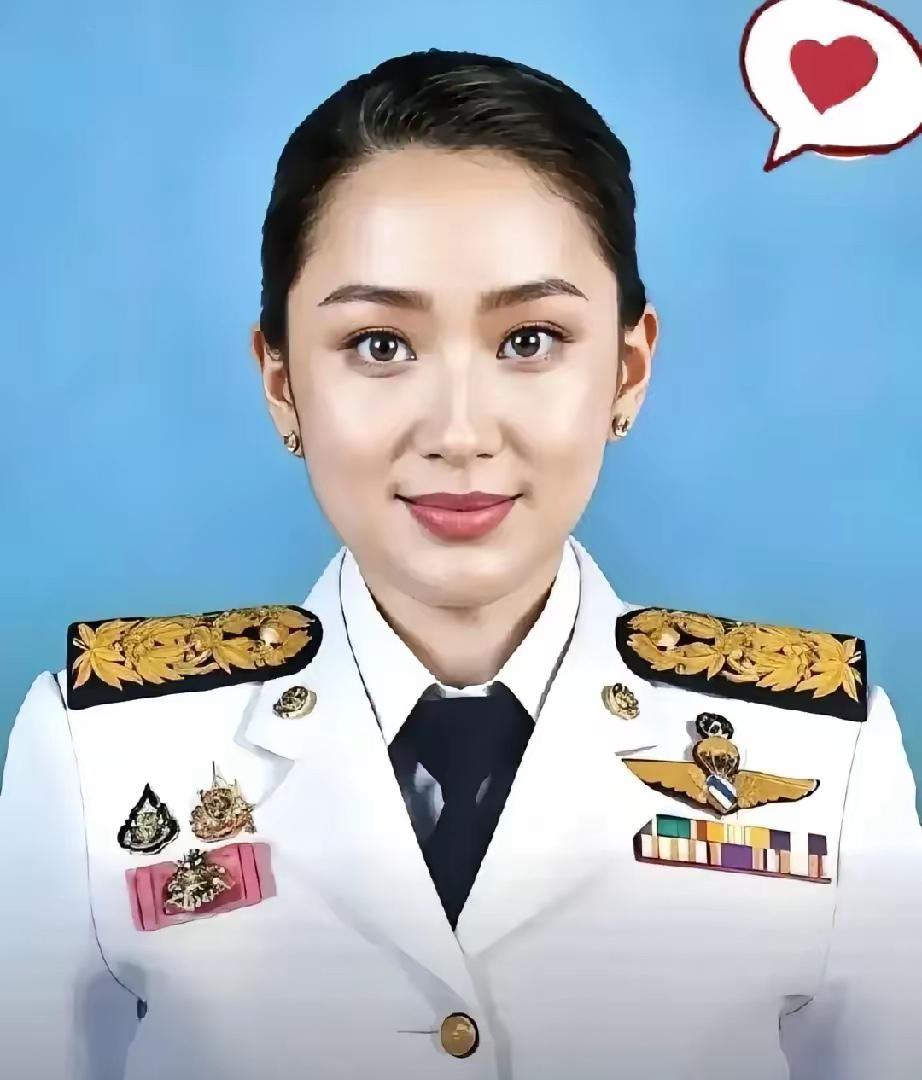 新消息泰国国王宣布了2025年10月10日，泰国国王哇集拉隆功在曼谷接见