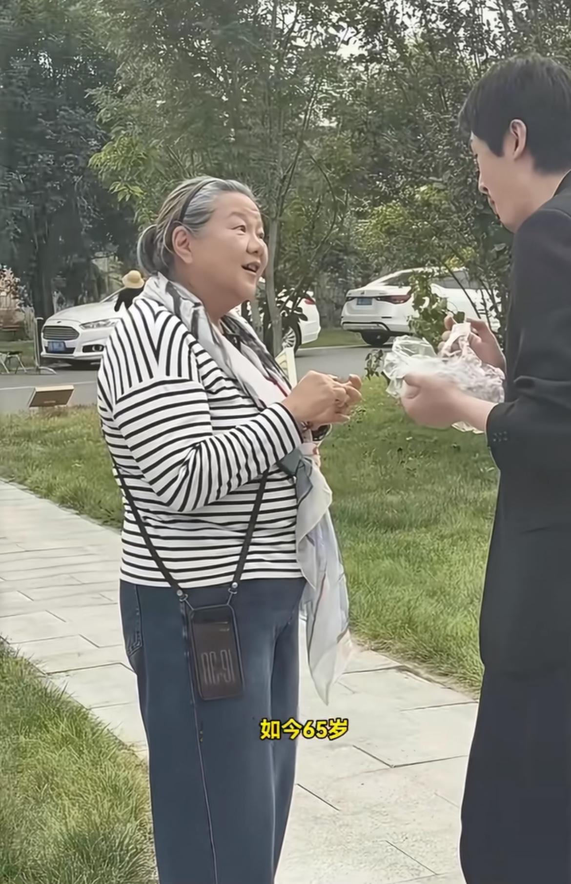 我的女神，现在也老了，白发苍苍，垂垂老矣，再也不是年轻时的样子了，今年65岁了。