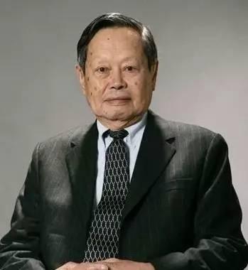送别杨老杨振宁先生遗体告别仪式于今天上午9时在北京八宝山殡仪馆大礼堂举行送
