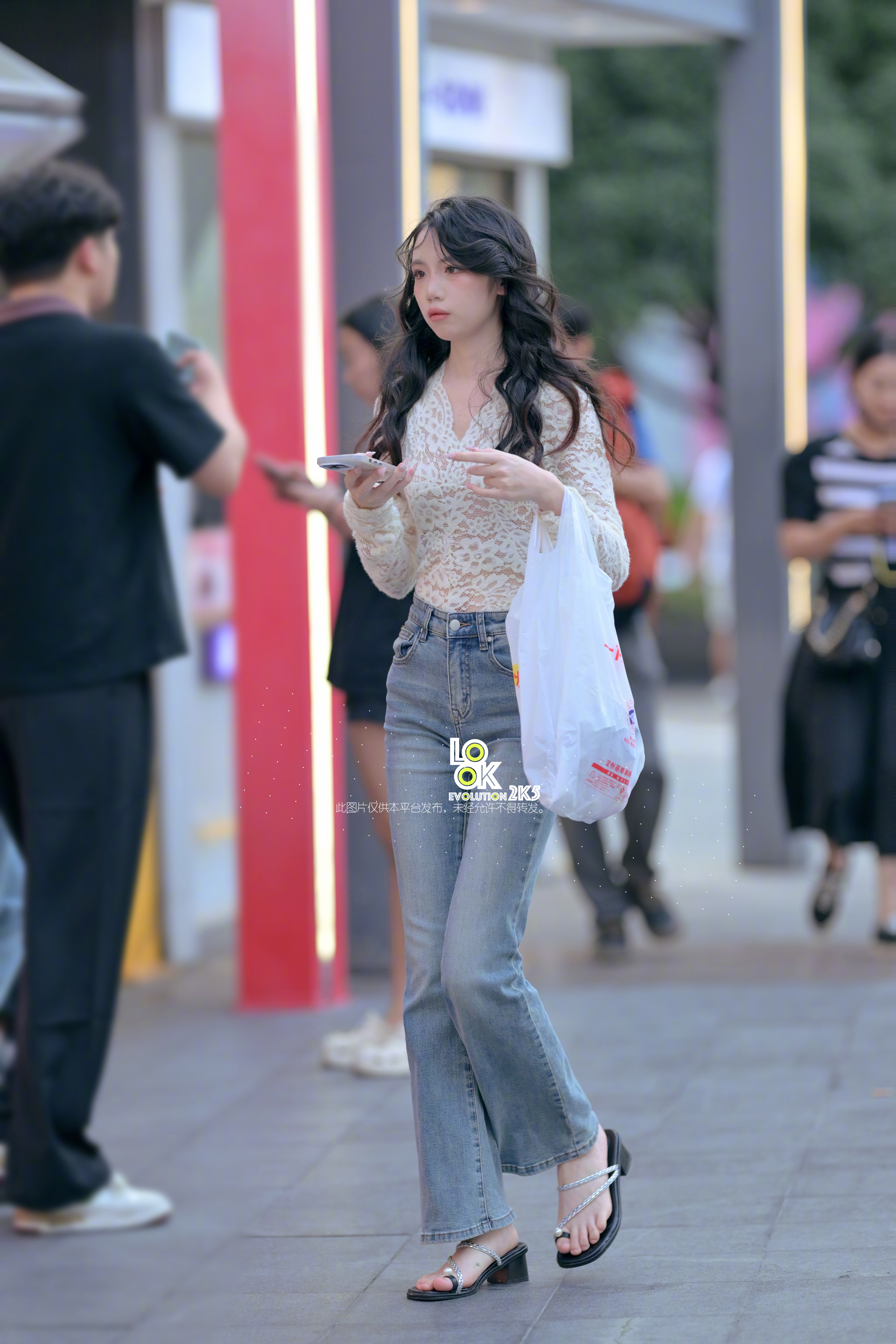 精致的小凉鞋也是夏季小姐姐们的最爱​​​