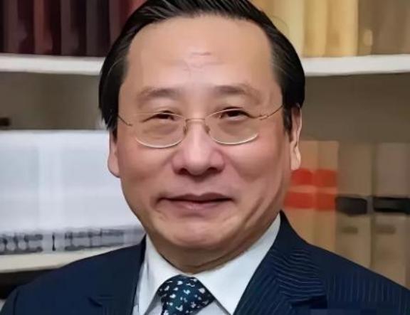 美国学者质问高志凯教授，中国不断的发展新的武器装备已经严重的影响到中国周边国家的