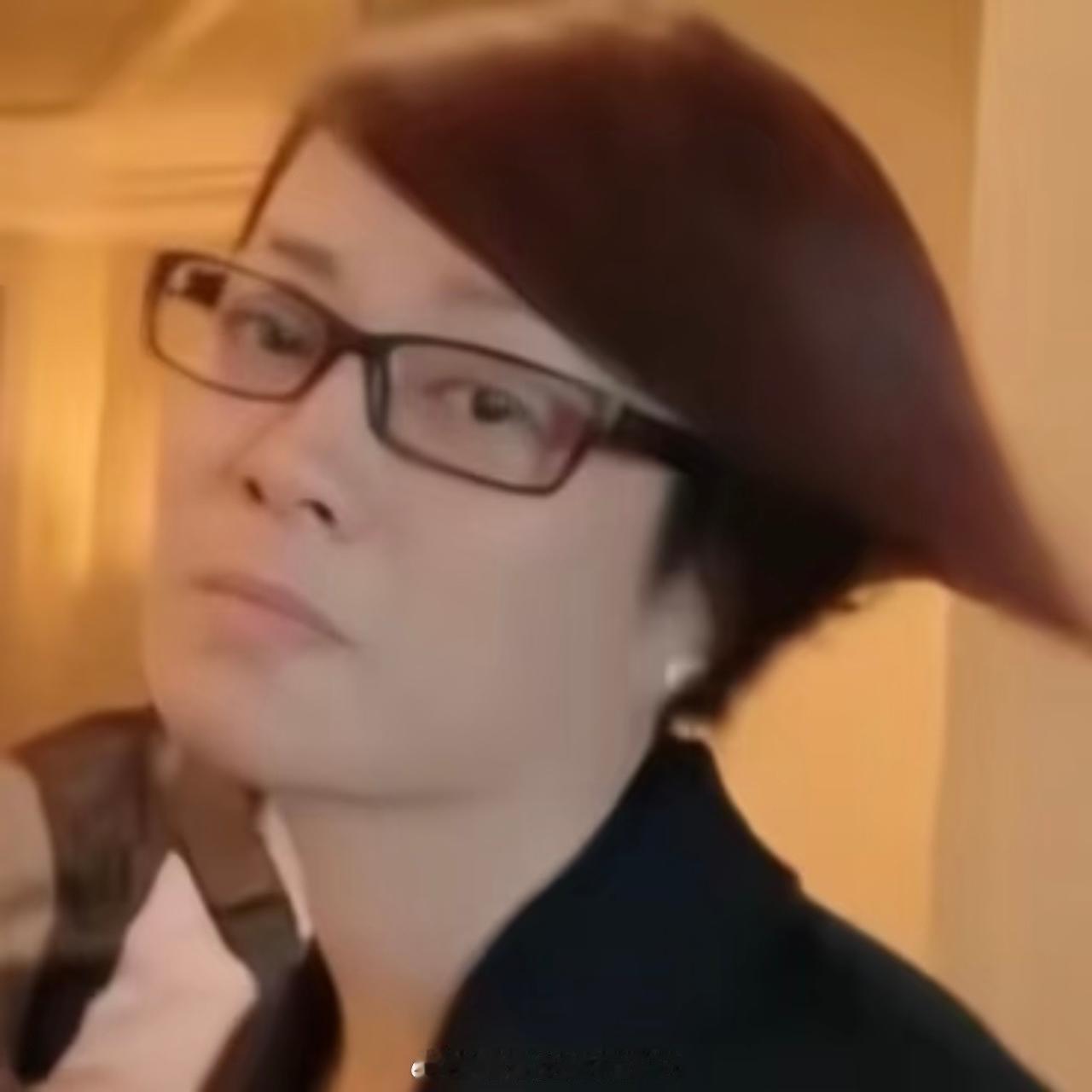 毛阿敏真得被黑得过头了，实际上奥特曼走完这行程也得打两瓶葡萄糖。3点半起床喊