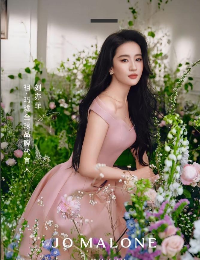 刘亦菲官宣了，这次官宣的不是恋情，也不是新剧，而是直接空降签约无考察区。，首位华