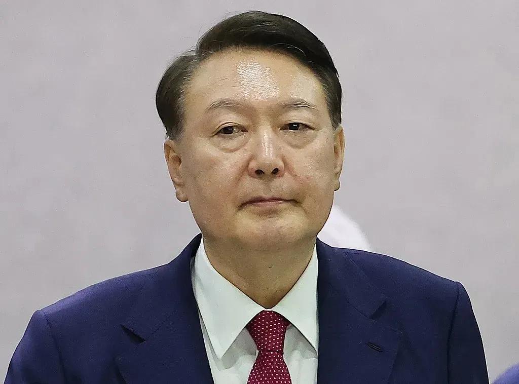 令韩国民众伤心，“青瓦台魔咒”升级了？韩国总统结局大多不大好，要么入狱、要么自杀