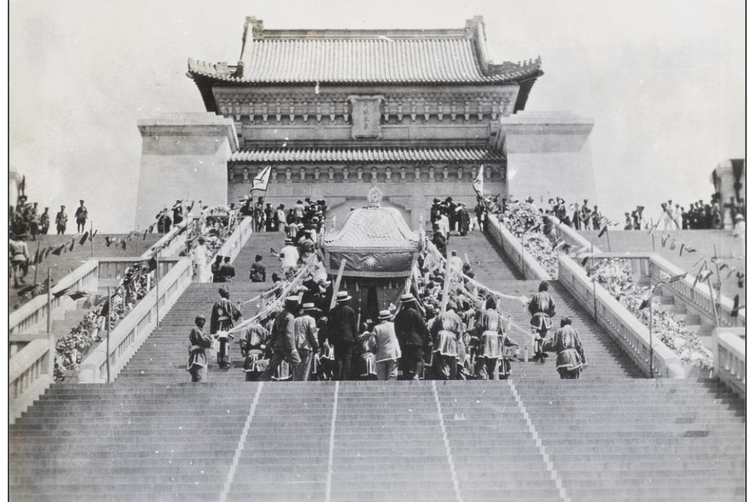 【历史瞬间】孙中山灵柩安放于南京中山陵(1929年)这张珍贵老照片记录了