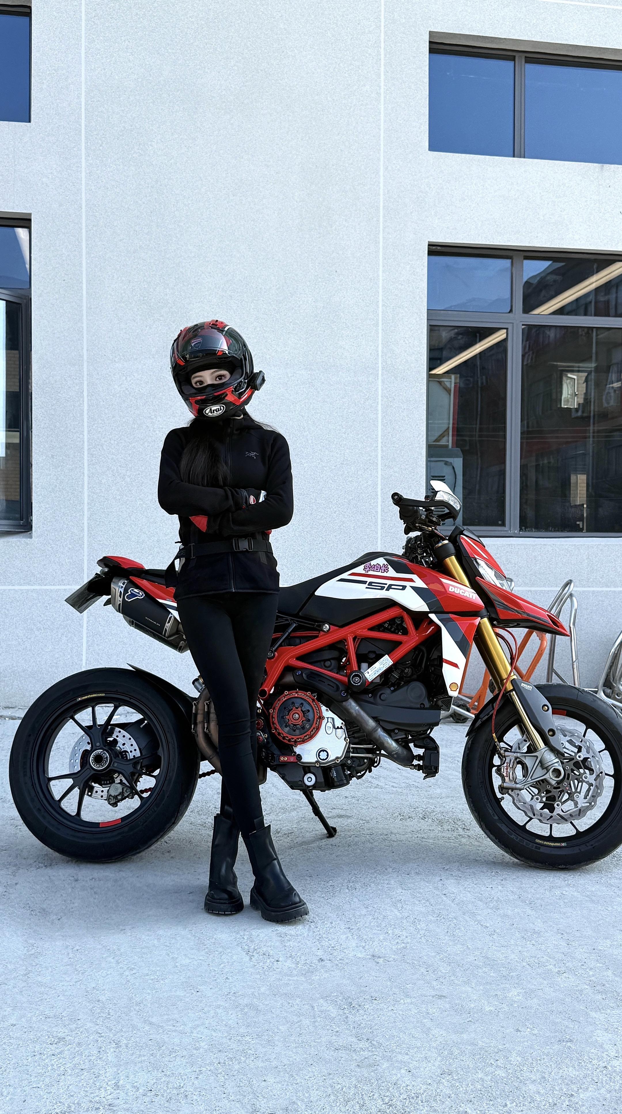 哪有什么身高限制 只要腿长什么车都能骑