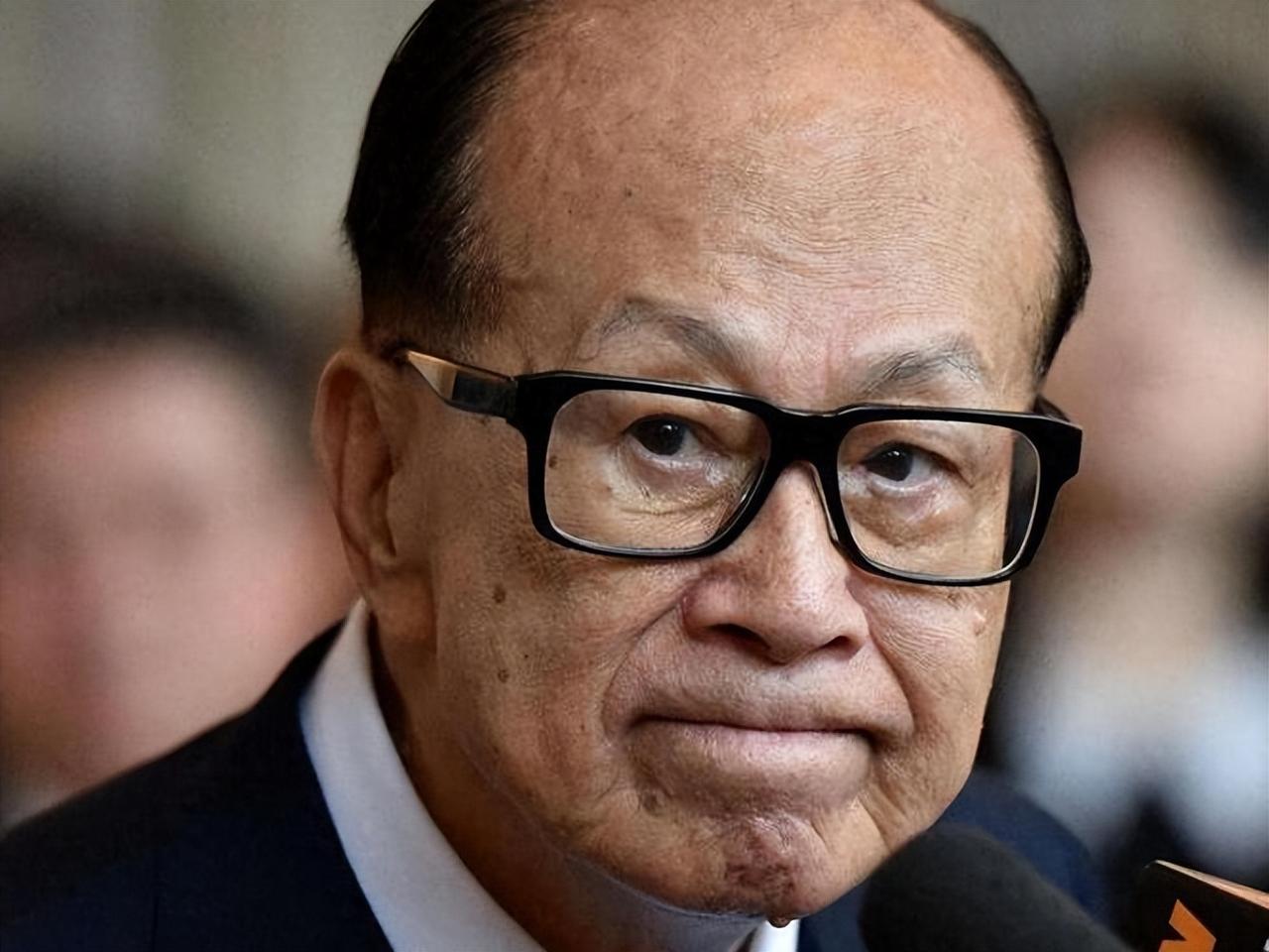 李嘉诚卖了1100亿的电网，转身买下储量75年的油砂！又在下大棋？李嘉诚又有大