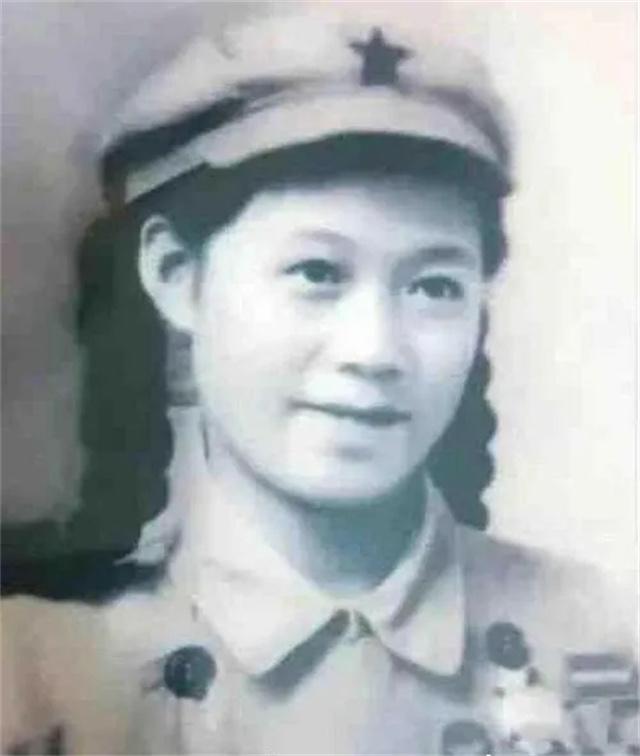 “上甘岭战役”伤员救治所里，一个遍体鳞伤的排长因尿不出来尿，憋得脸色通红