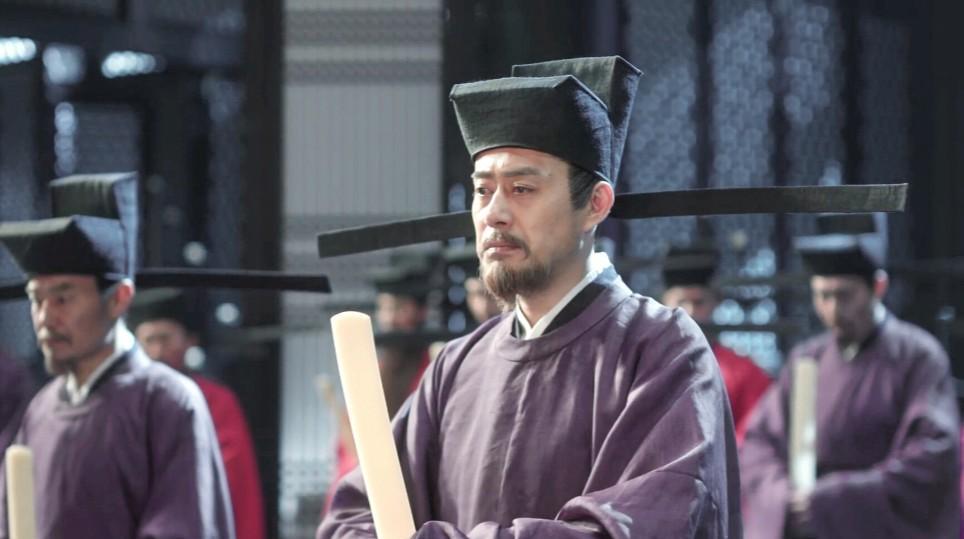 北宋大臣丁谓是马屁高手，有次陪宋真宗钓鱼，半天未获一尾，宋真宗有点失落，丁谓马上