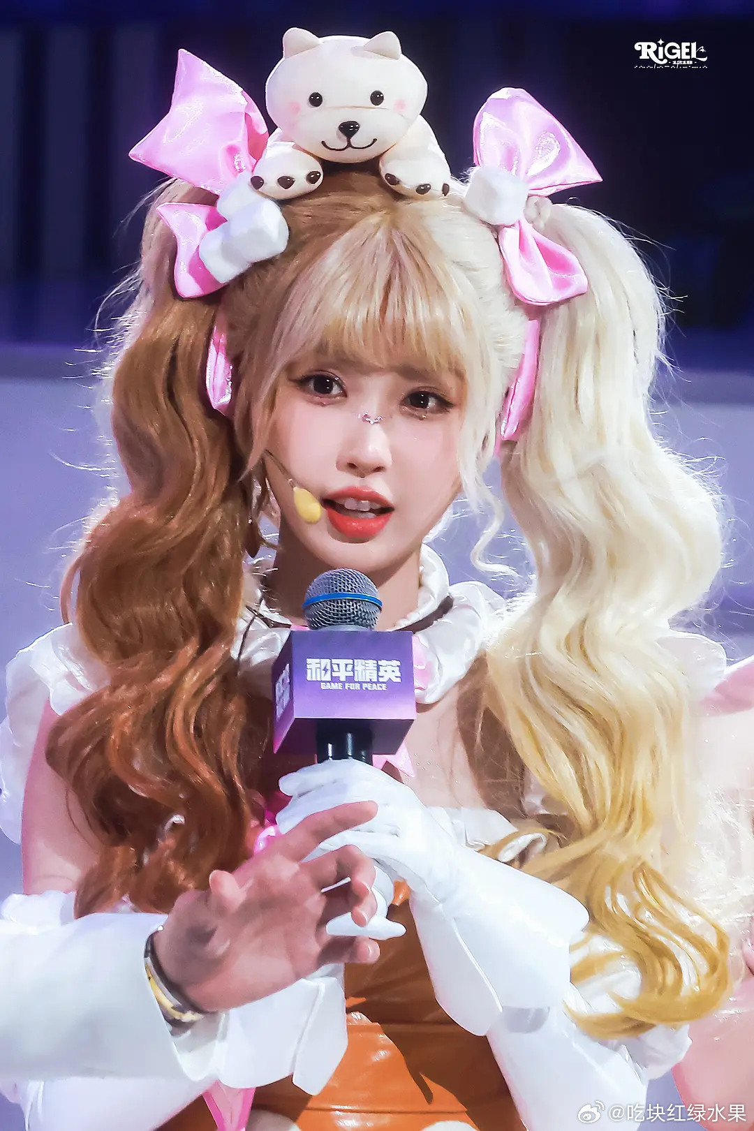 虞书欣田曦薇各自cos图被谁美到虞书欣签售妆是一枝南南画的田曦薇嫁金钗杀青我