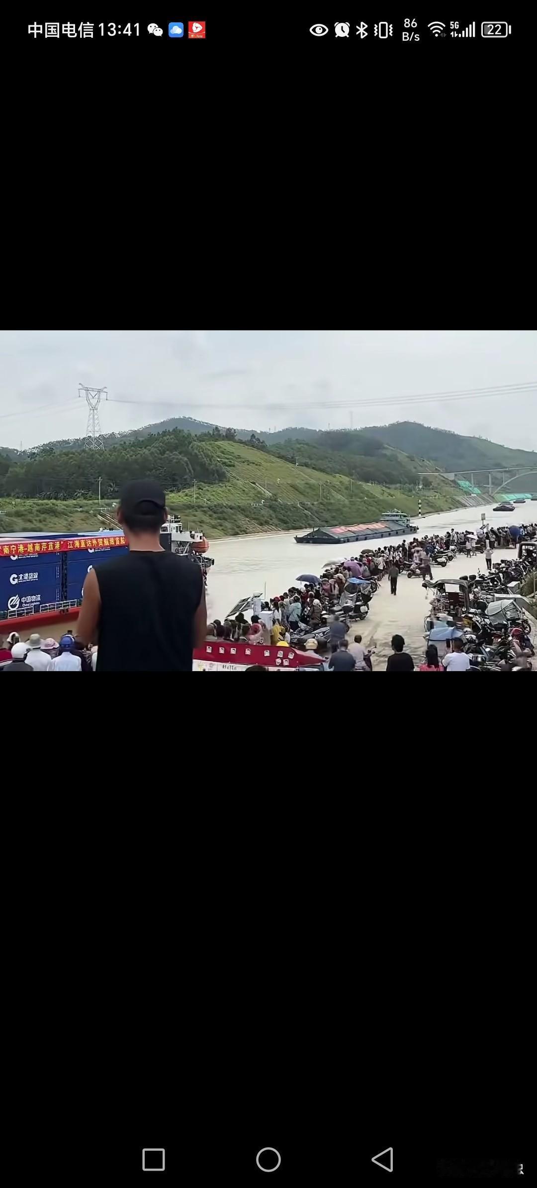 广西太需要发展了，平陆运河吸引这么多群众观摩。上次广西群众观摩，是飞机场首飞。