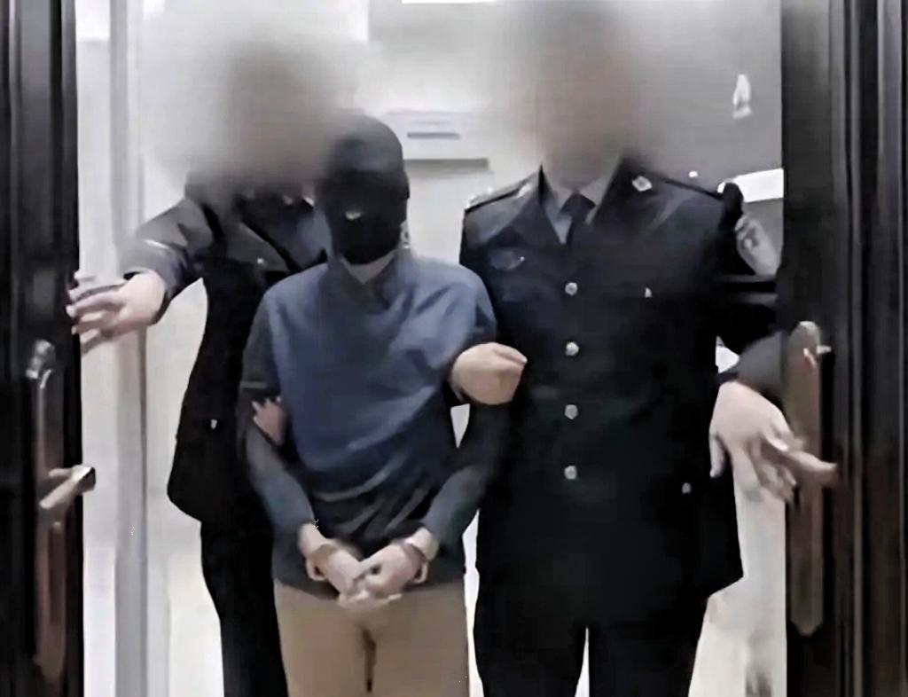 当前最大的问题，就是一批留洋归国的法学家，高级知识分子等等，在没有充分考虑我国的