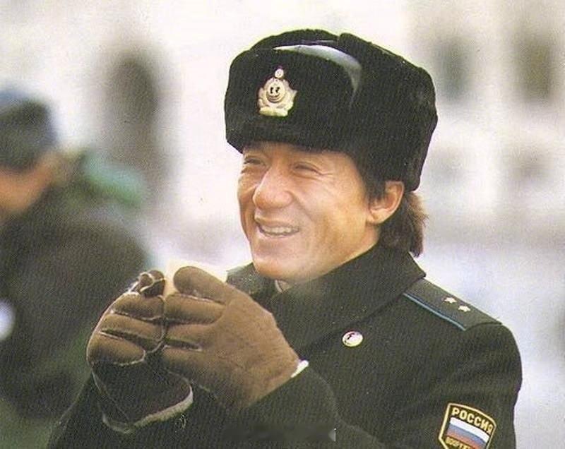 记得去年刚刚传出消息朝鲜派兵支援俄罗斯的时候，外国有自媒体配图用了这张，话说成龙