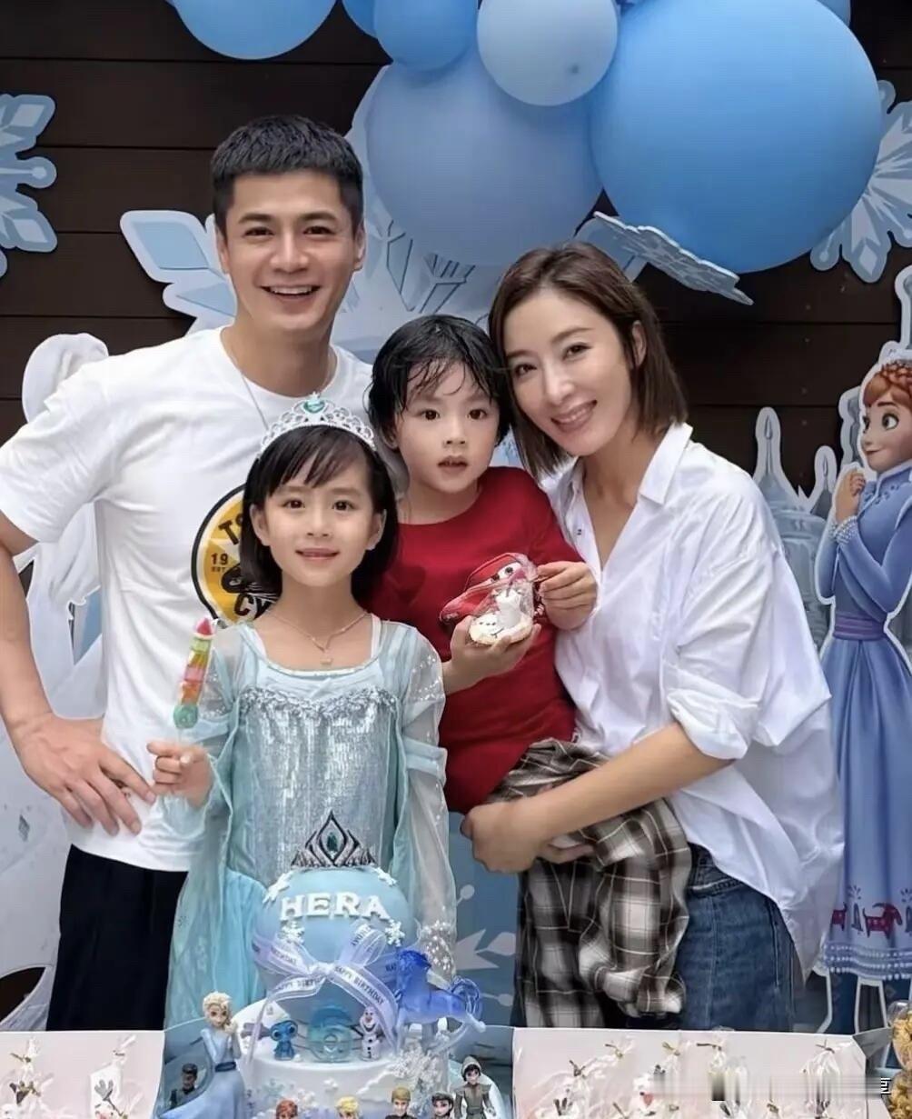 杨怡保养的实在是太好了，46岁还这么有气质，颜值不输周丽淇，是个有魅力的女演员，