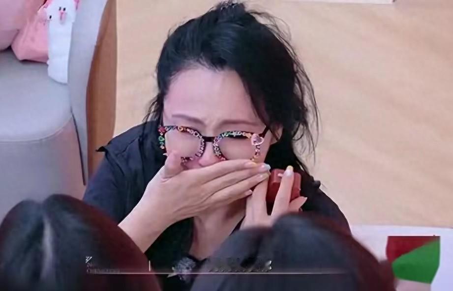 朱媛媛刚走，曹颖也自曝患癌：没多少时间了，害怕看不到儿子长大，她身上发生了什么?