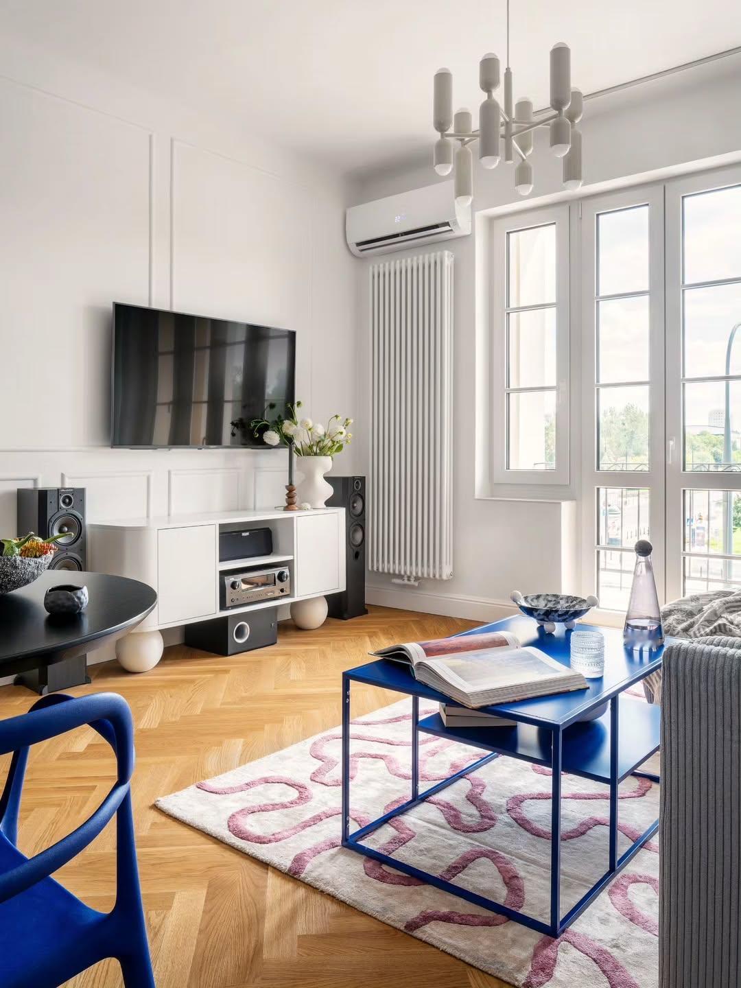 华沙公寓的色彩魔法，每一瞥都是视觉盛宴🌈你喜欢房子什么样的装修风格家居