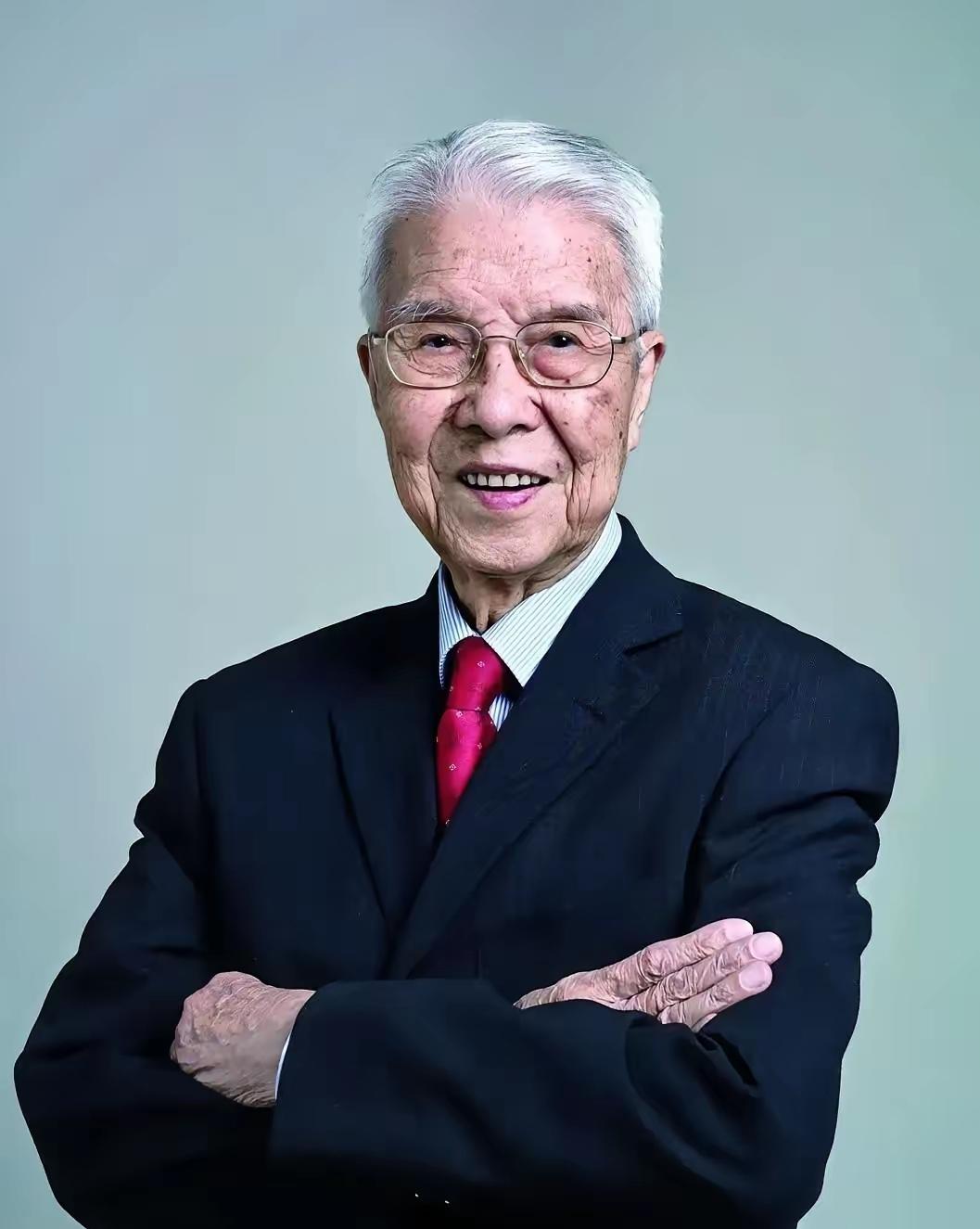 1948年，张金哲医生抱着奄奄一息的女儿，突然拿起手术刀，咬牙划开了孩子的后背。