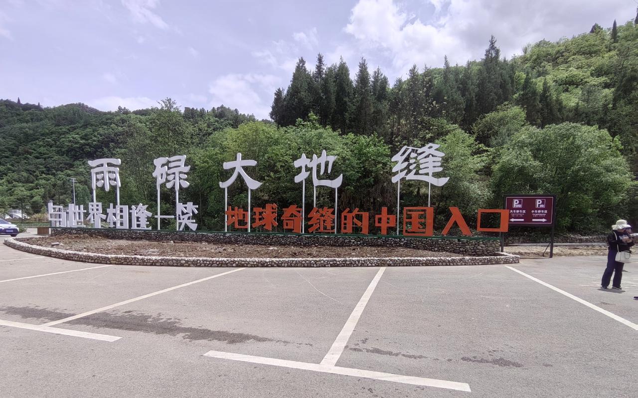 这个五·一去哪里，看小编的的推荐适不适合您，这是地道的“一线天”山水游，游完全程