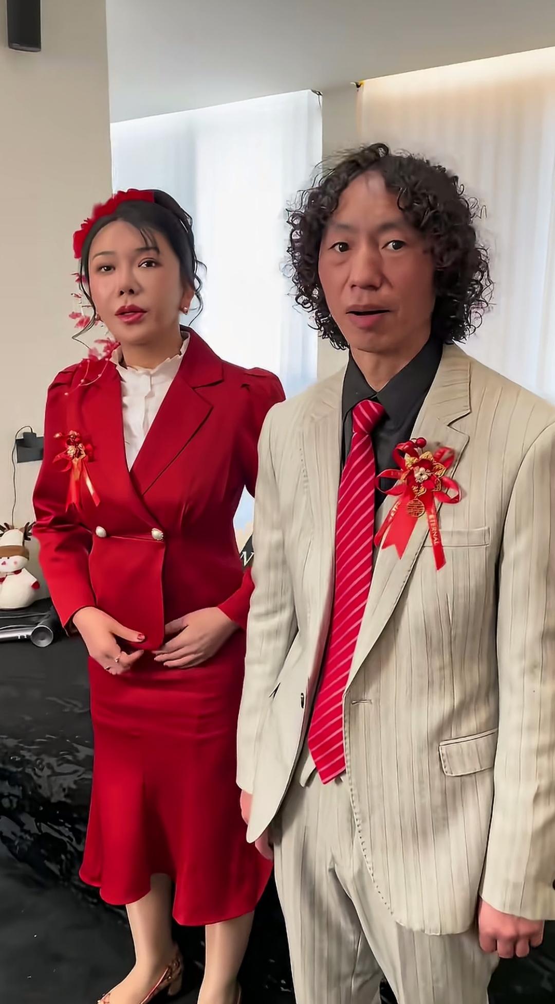 好家伙，都接上广告了，他也是好起来了，草根歌手庞麦郎，最近接了一个广告，乍