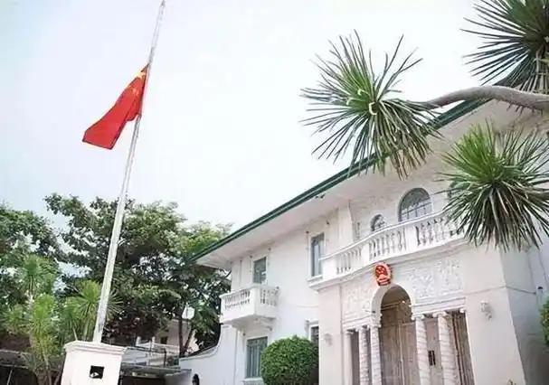 这事属实离谱，我国驻印度大使馆发文劝国民理性，反倒被无数网友集体质疑。官方对