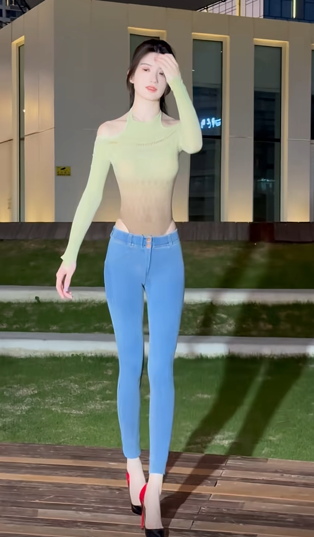 这个衣服是怎么穿进去的[抠鼻][抠鼻][抠鼻]