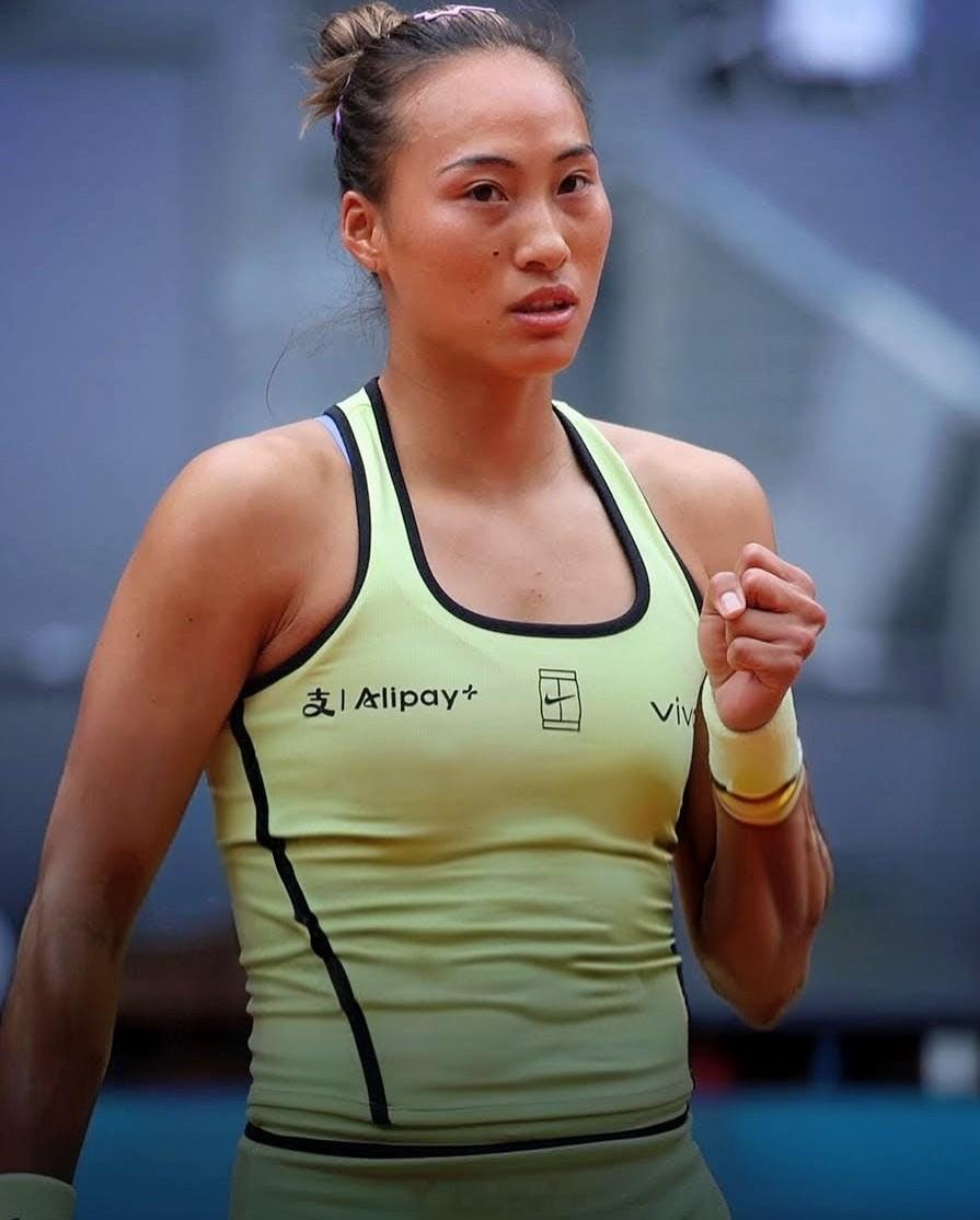 郑钦文🇨🇳3-6/6-3邦达尔🇭🇺第二盘4-0被追到4-3一度有点