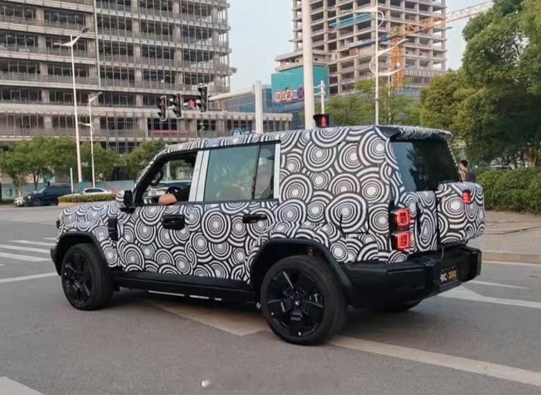 奇瑞iCARV27来了?从外观上看是一台中大型的方盒子造型SUV。之前的奇瑞i