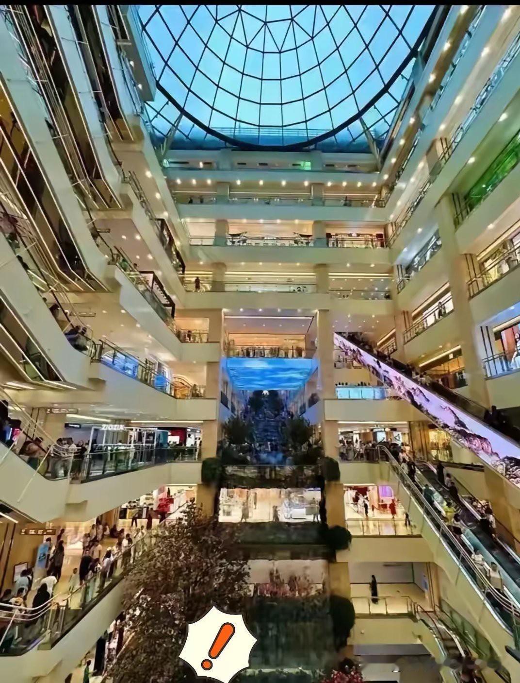 赛格杀熟，严老板只是第一只“试验羊”。他若认栽交钱，剩下商户一个跑不掉，统统得挨