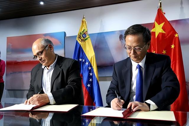 你打你的牌，我打我的牌。美国那边刚弄个涉台法案，我们转头就跟委内瑞拉谈上了军备