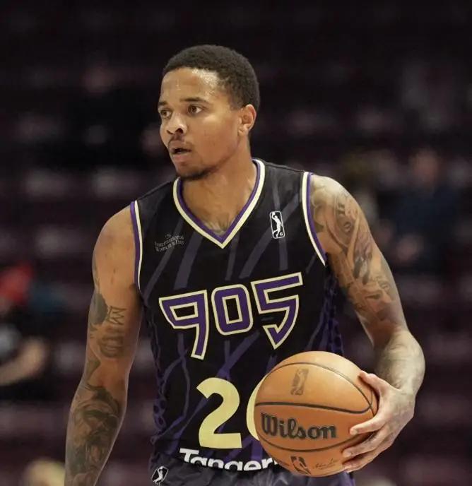 2017年状元富尔茨，在发展联盟挣扎20天仅赚5172美元后，凭借一份10天18