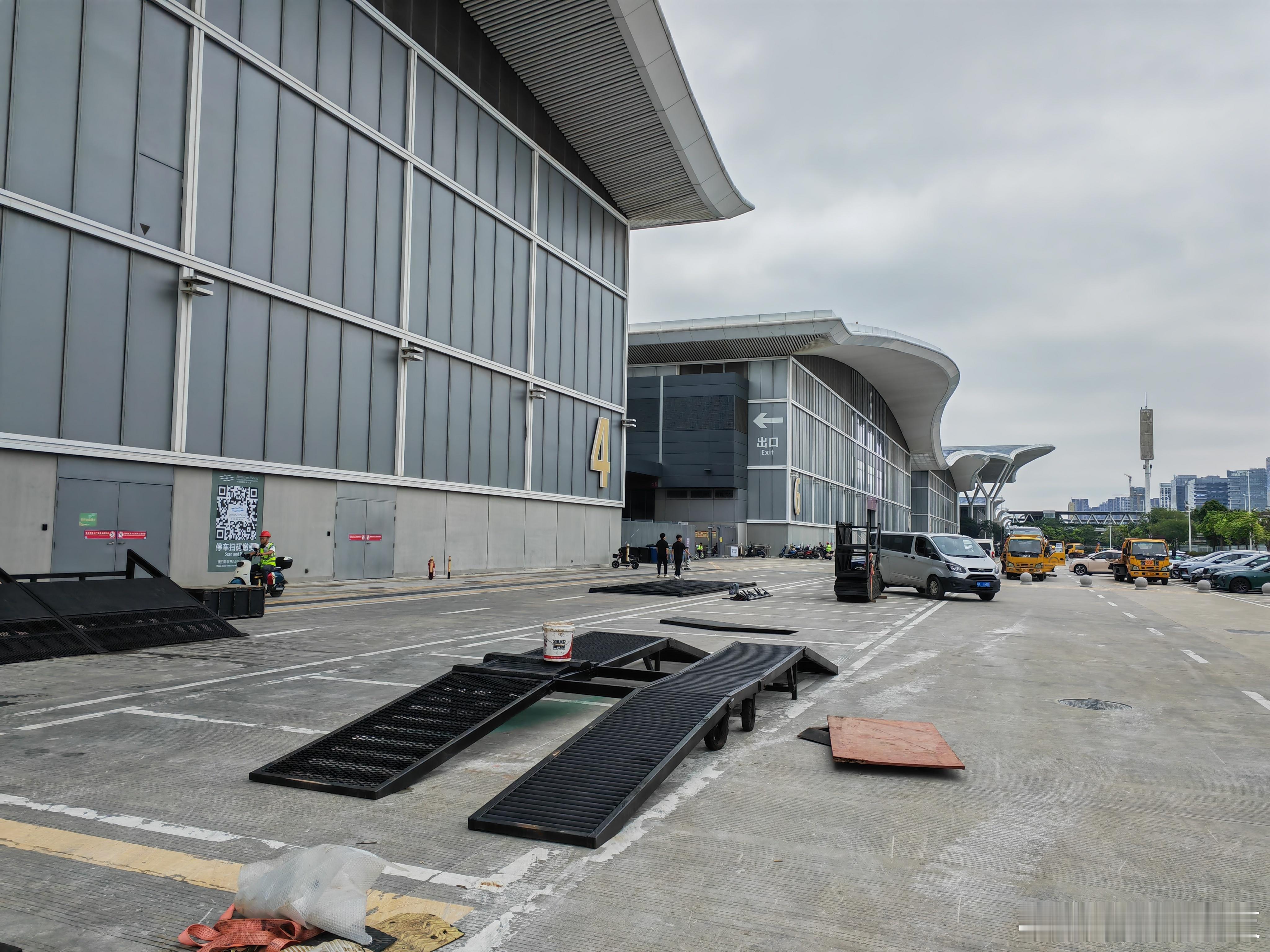 2025粤港澳大湾区车展小黑今天刚刚去展馆逛了一圈，新车没啥，重点就是小米YU