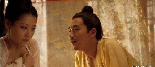 672年，李世民亲弟弟李元礼在花园里纳凉时，竟然看到儿子李茂抱着自己的小妾赵姬，