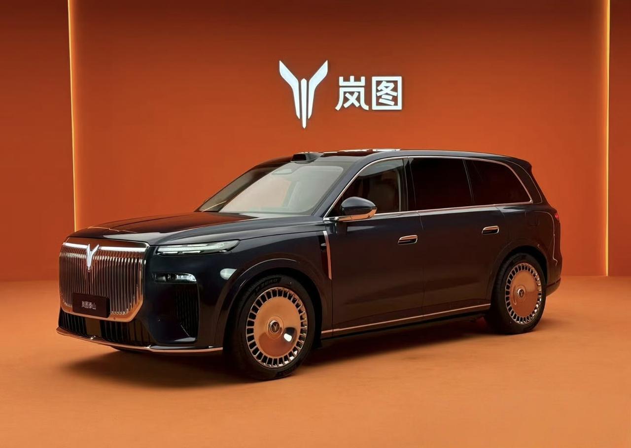 岚图泰山，18号上市，又一个大六座车型，今年看6座车的多了个选择。现在普遍猜测，