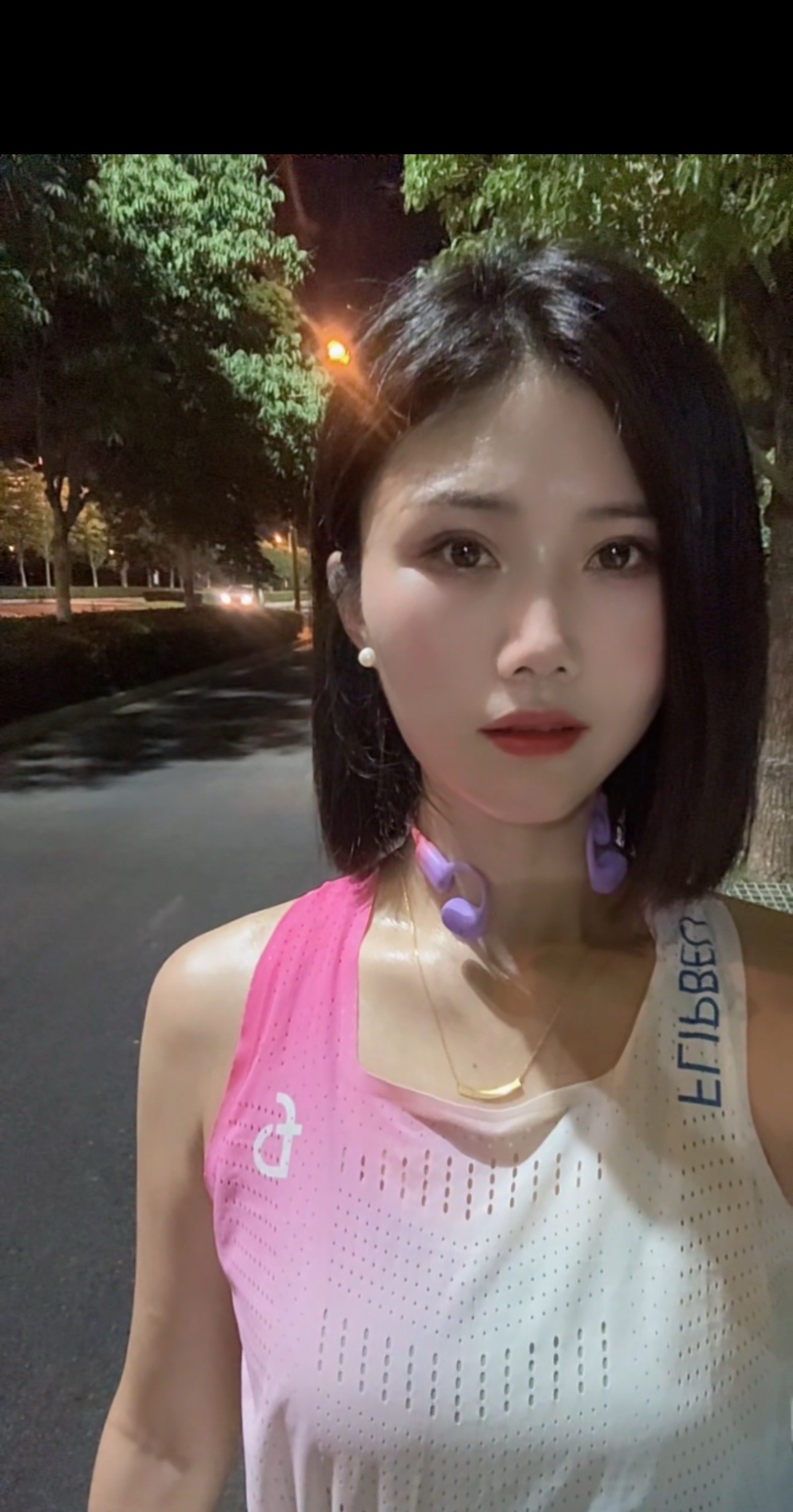 热是真的热，但是也跑了，跑步不是为了别人，而是让自己收获健康的身体，健康的体型。
