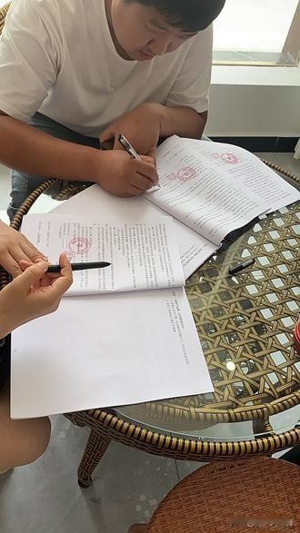 男子欠了200万巨债，突发心梗去世，债主多次找男子儿子，让他还钱没想到儿