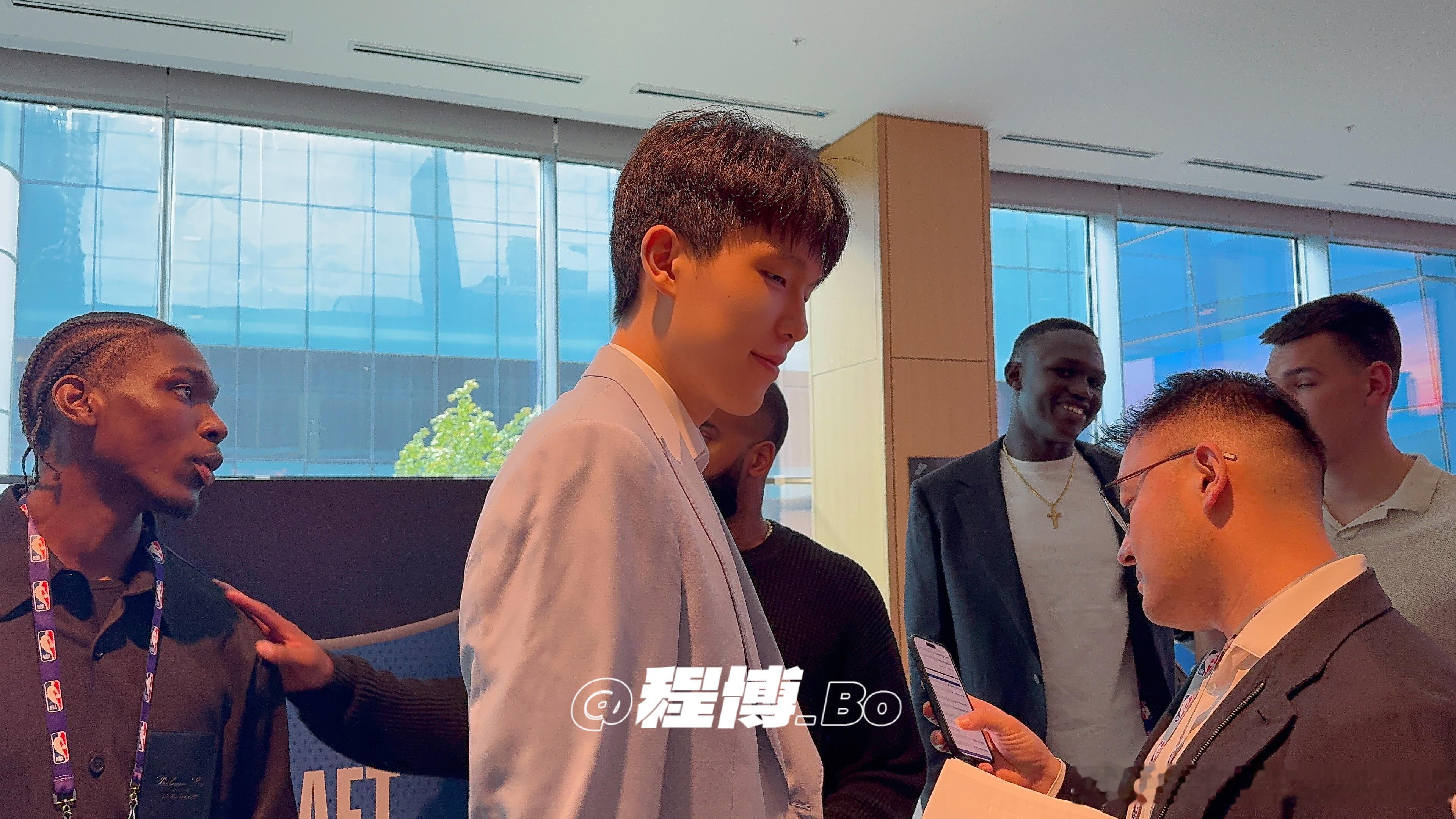 杨瀚森已经完成了本次芝加哥联合试训的全部单独面试，瀚森和面试他的各支球队聊得都很