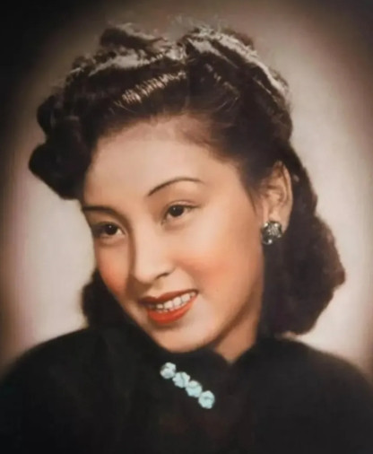 1925年，黄埔名将陈诚回家奔丧，7年未见的妻子想同房，谁料被他一脚踢下。妻子一