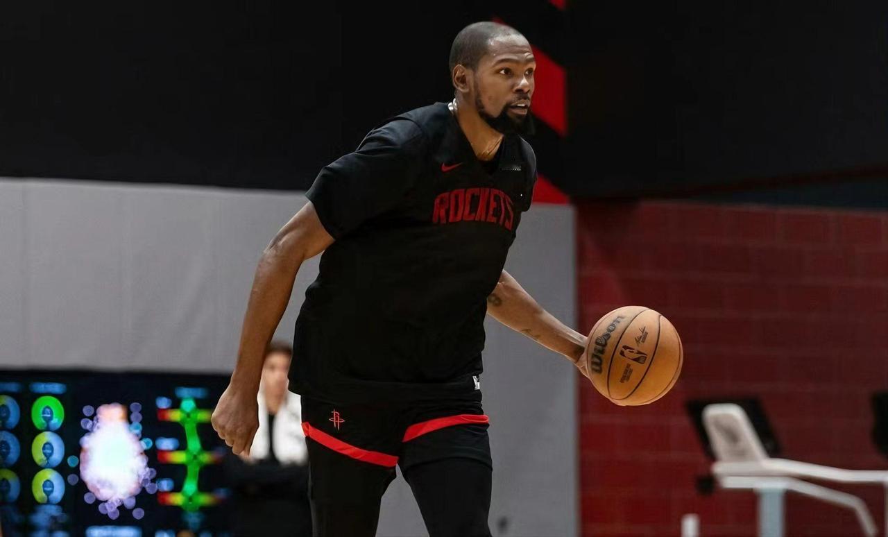 掘金防守不好，火箭今年最大进步就是进攻，一度成为进攻第一，这一点上很压制掘金，掘