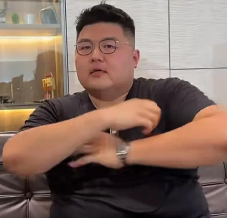 你信不信，猴哥说车这辈子估计找不到人再婚了，原因显而易见，猴哥今年才32岁，