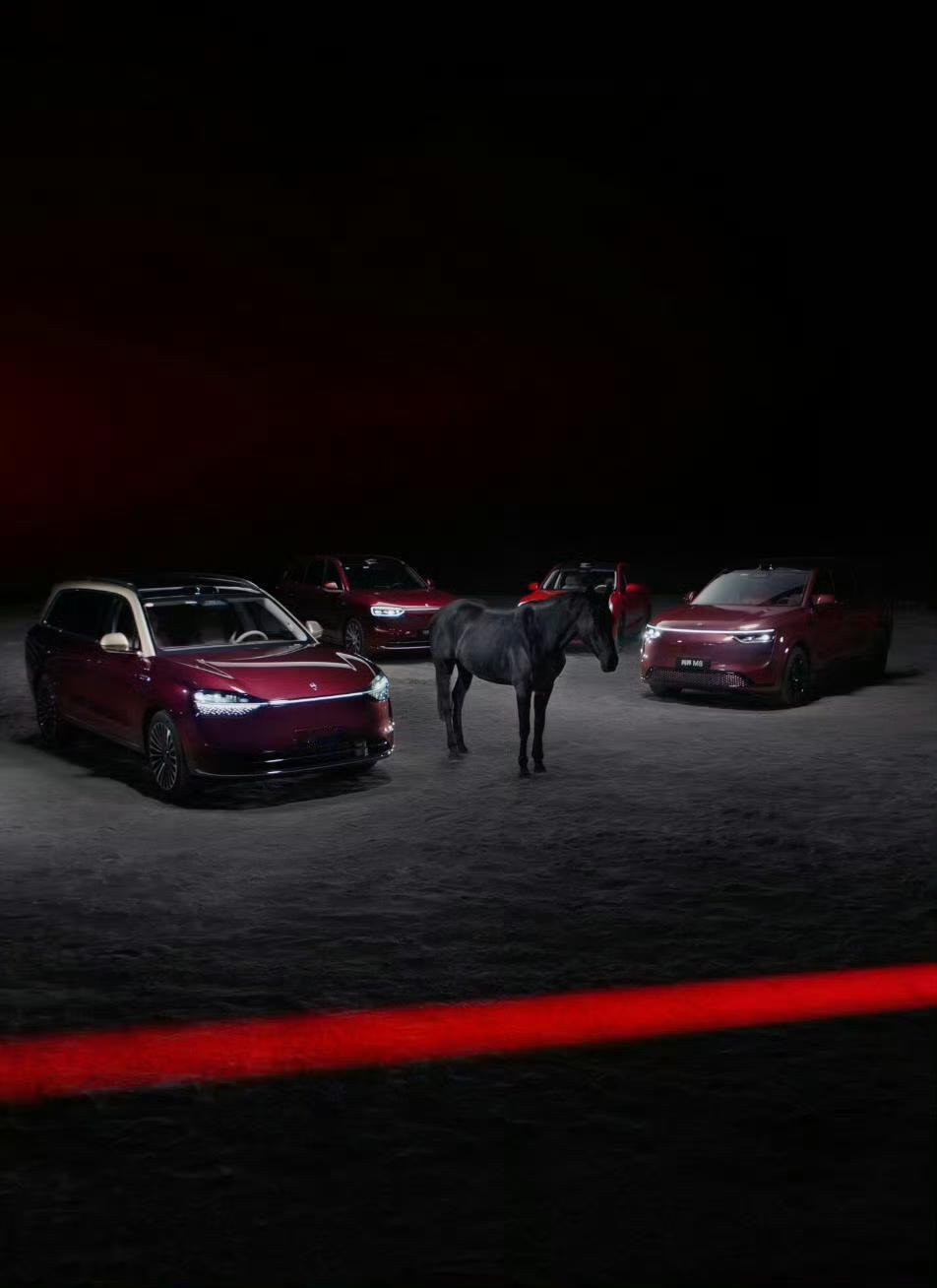 刚看到斌哥发的问界大家庭，还是挺有感触的，问界从问界5和问界M7刚刚问世的时候说