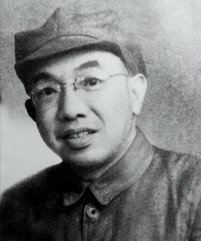 1943年，新四军七师政委曾希圣拉住黄克诚，轻声说：“老黄，我老婆有可能是特务。