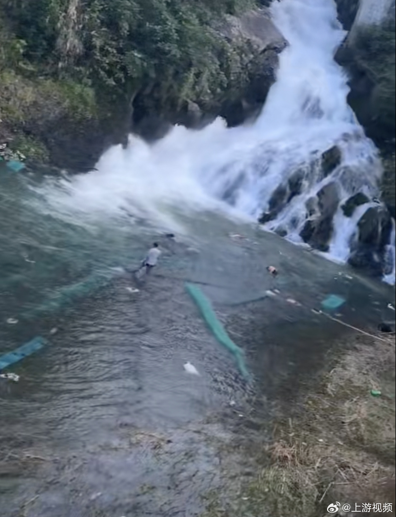 #杭州淳安一溪流密布绝户网#【杭州淳安一溪流密布“绝户网”，当地回应：已清理，后