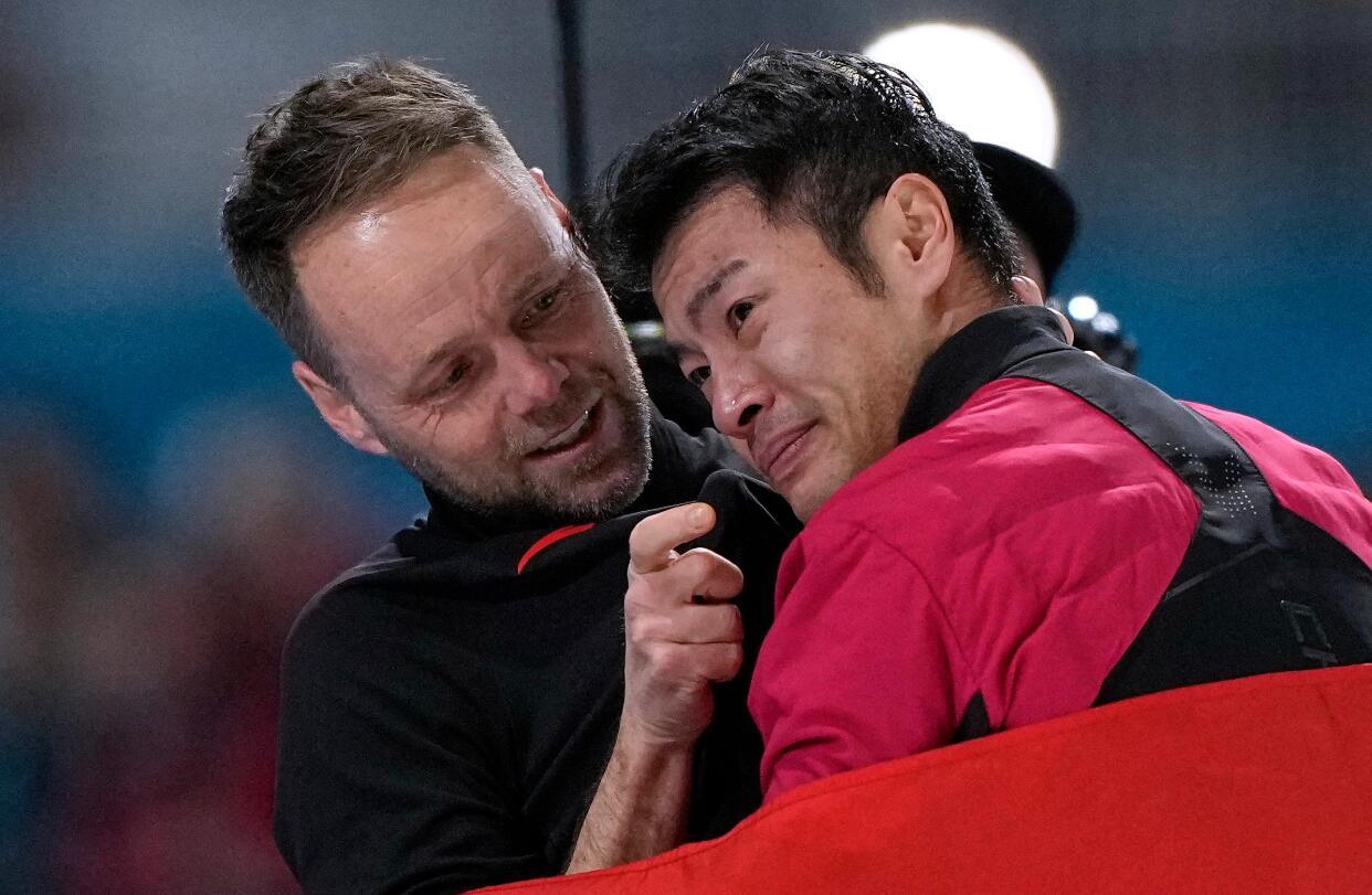 哭的像个委屈的孩子，他终结了欧美选手对该项目长达百年的垄断，欧美运动员真心没想到