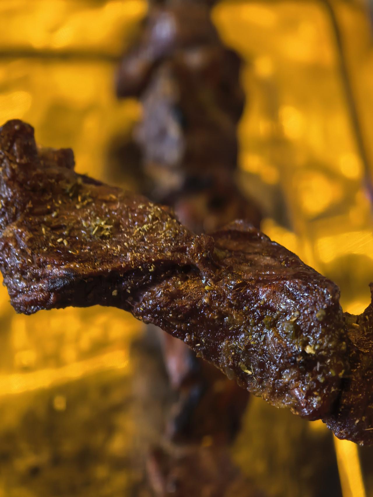 新疆为啥吃羊肉餐厅不主动提供蒜。要说吃羊肉，哪里都宣传吃肉要吃蒜。不过在新疆餐厅