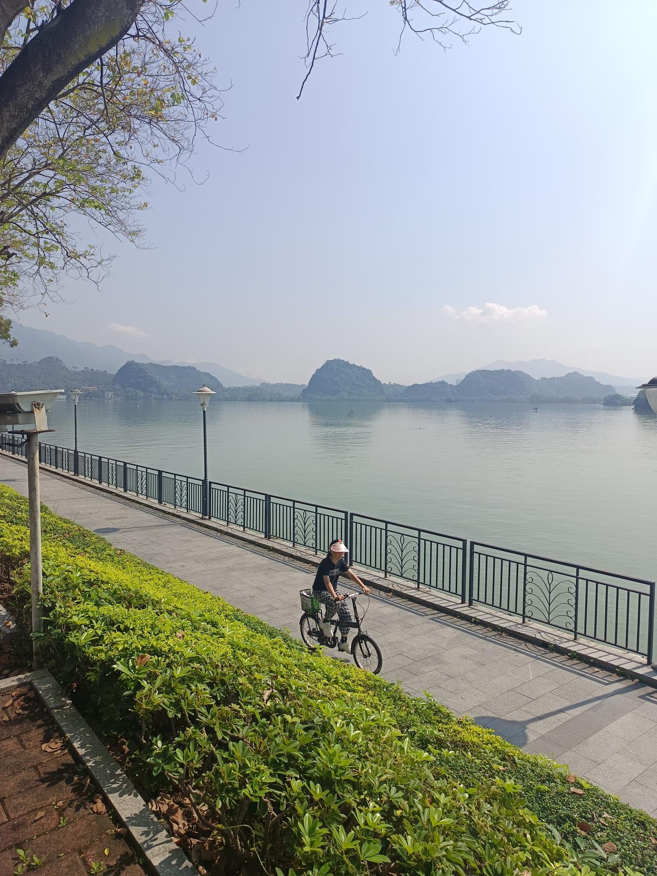 我在星湖边发现一个很严重的问题但不知道怎么说才好你敢相信吗？这里是肇