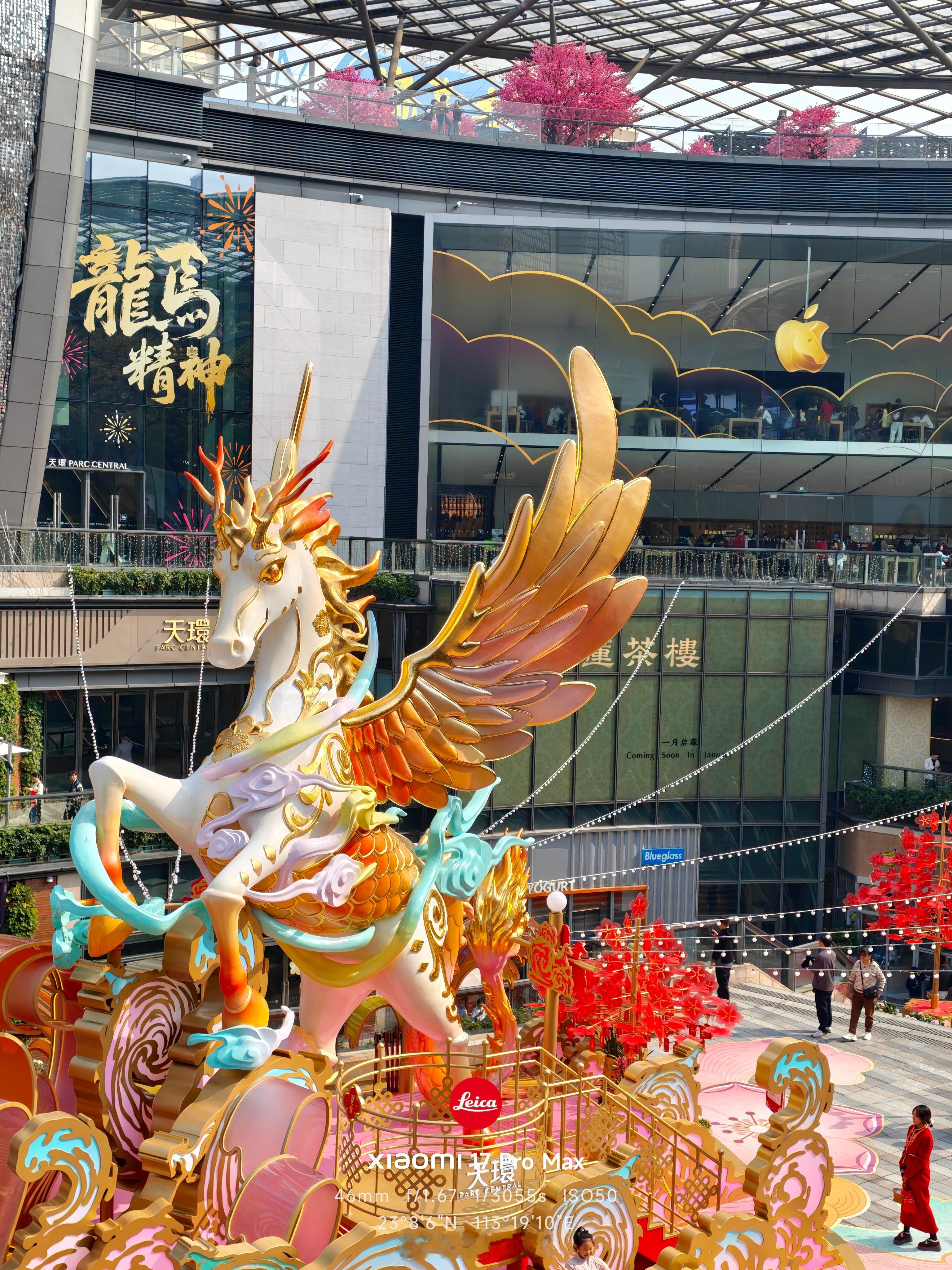 今天广州的天气，云里雾里的。至于下午茶就算了，要多难吃有多难吃，得去隔壁瑰丽。