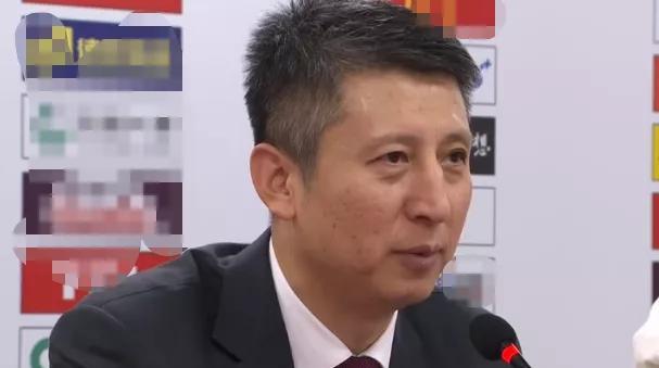 《郭士强扛旗出征亚洲杯：低谷中的中国男篮需要更多战士站出来！》