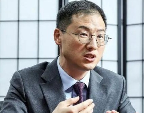 韩国议员、前国民力量党院内副代表金相旭15日宣布支持共同民主党候选人李在明竞选总