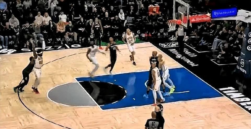 华子真是来搞笑的！在今日森林狼对阵凯尔特人的第二节比赛中，德华兹假动作骗起防守，